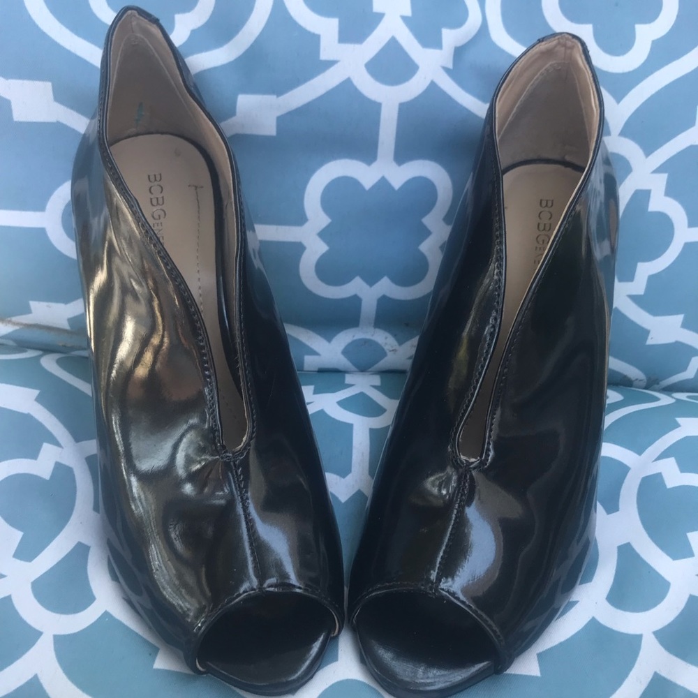 🎃 BCBG Patent Leather Gray heels 7.5